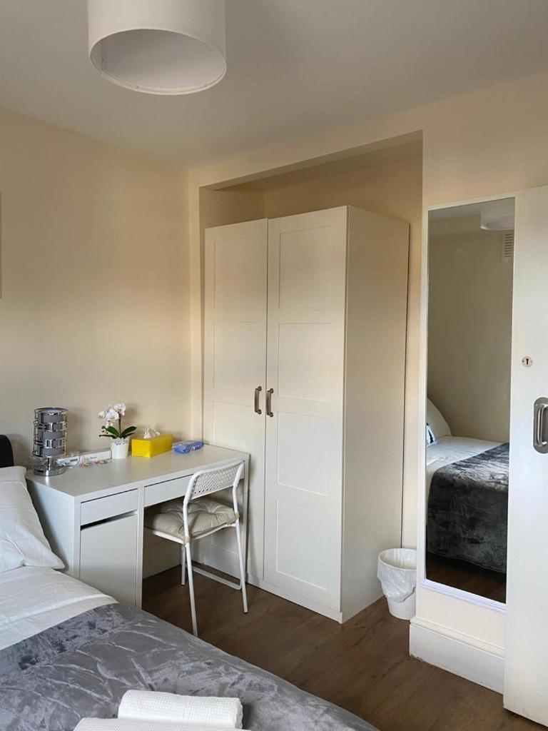 Lovely Private Rooms In Camden, Central Londra Exterior foto