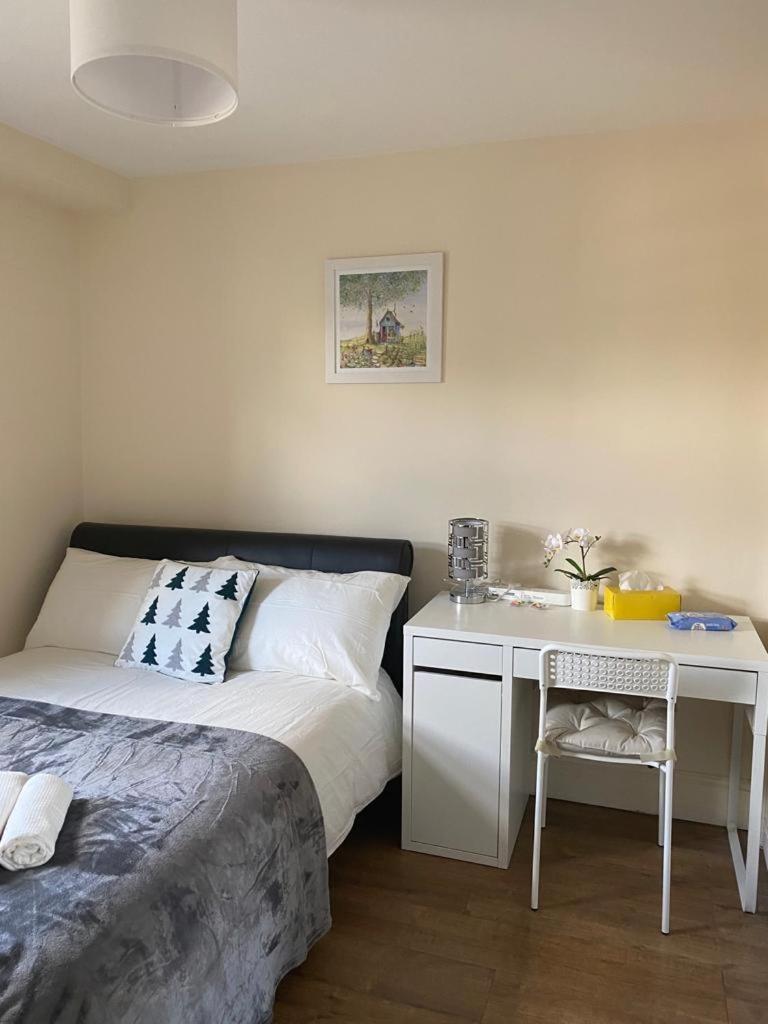 Lovely Private Rooms In Camden, Central Londra Exterior foto