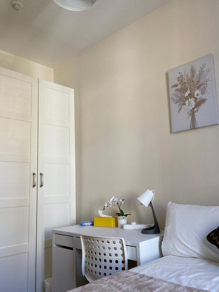 Lovely Private Rooms In Camden, Central Londra Exterior foto