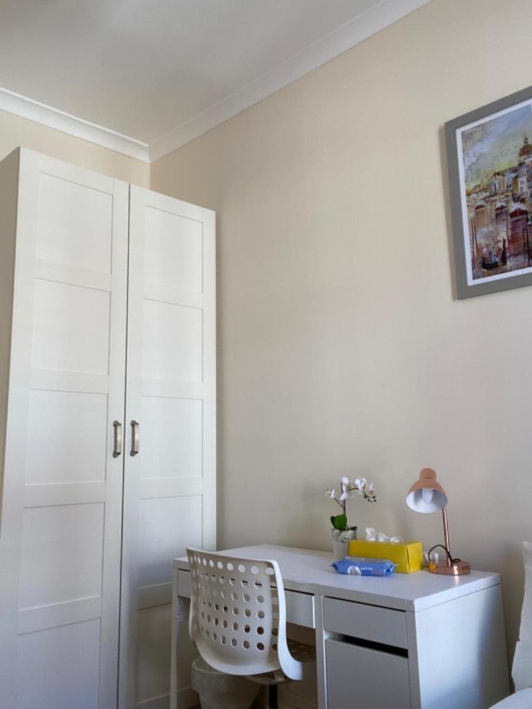 Lovely Private Rooms In Camden, Central Londra Exterior foto