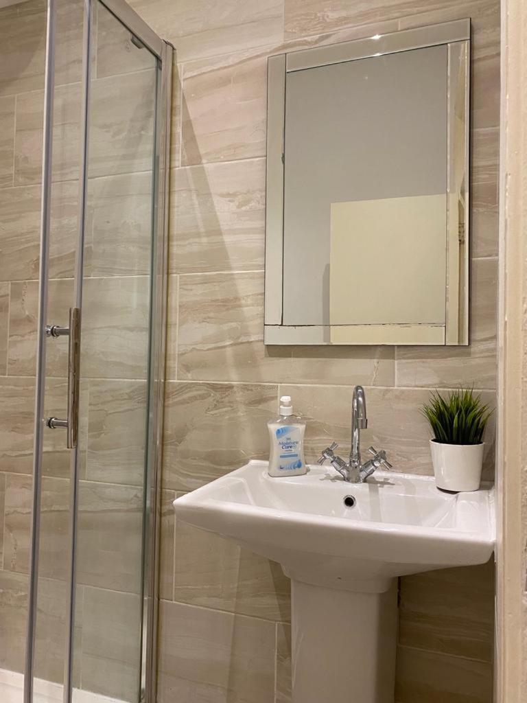 Lovely Private Rooms In Camden, Central Londra Exterior foto